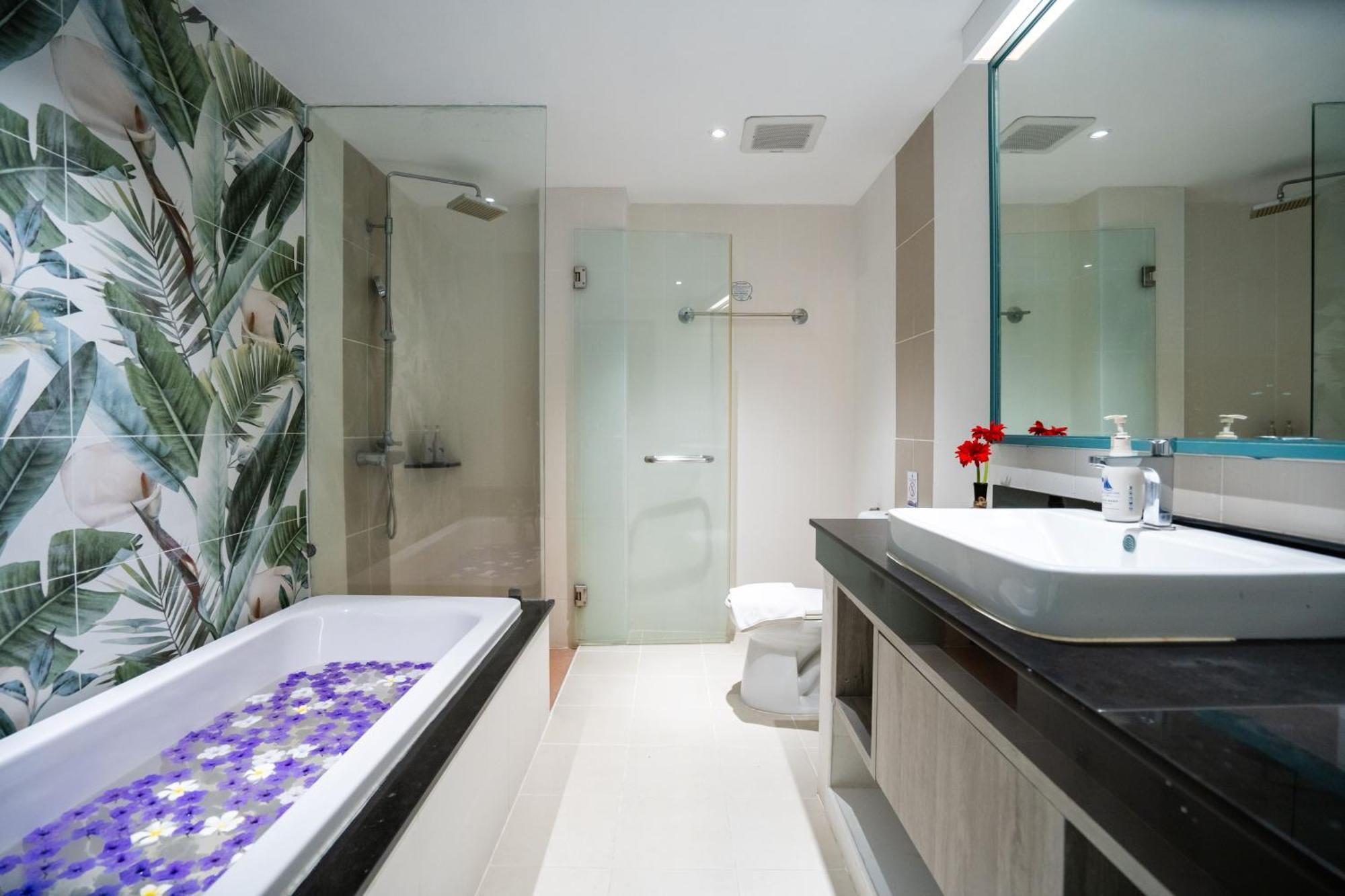 Phuket Island View - Sha Extra 4*